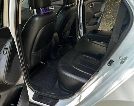 Белый Хендай их35, объемом двигателя 2 л и пробегом 162 тыс. км за 11300 $, фото 24 на Automoto.ua