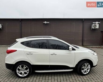 Белый Хендай их35, объемом двигателя 2.36 л и пробегом 111 тыс. км за 11999 $, фото 10 на Automoto.ua