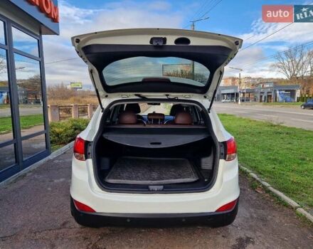 Белый Хендай их35, объемом двигателя 2.4 л и пробегом 208 тыс. км за 12700 $, фото 5 на Automoto.ua