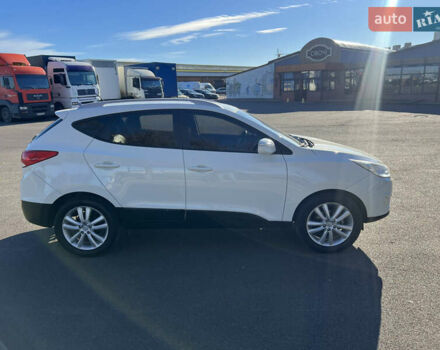 Белый Хендай их35, объемом двигателя 2 л и пробегом 164 тыс. км за 12450 $, фото 3 на Automoto.ua