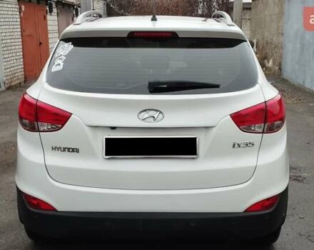 Белый Хендай их35, объемом двигателя 2 л и пробегом 215 тыс. км за 9900 $, фото 4 на Automoto.ua