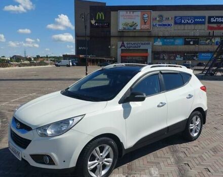 Белый Хендай их35, объемом двигателя 2 л и пробегом 170 тыс. км за 11600 $, фото 2 на Automoto.ua