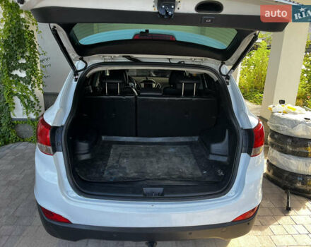 Белый Хендай их35, объемом двигателя 2 л и пробегом 221 тыс. км за 11200 $, фото 8 на Automoto.ua