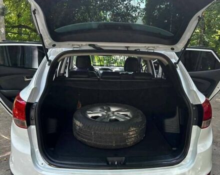 Белый Хендай их35, объемом двигателя 2 л и пробегом 162 тыс. км за 11300 $, фото 11 на Automoto.ua