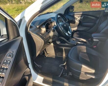 Білий Хендай іх35, об'ємом двигуна 2 л та пробігом 173 тис. км за 12300 $, фото 27 на Automoto.ua