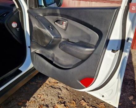 Белый Хендай их35, объемом двигателя 2 л и пробегом 226 тыс. км за 10300 $, фото 18 на Automoto.ua