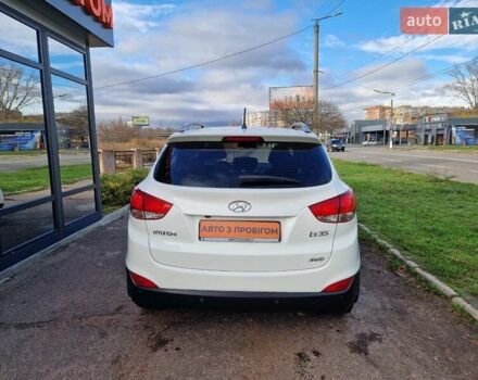 Белый Хендай их35, объемом двигателя 2.4 л и пробегом 208 тыс. км за 12700 $, фото 3 на Automoto.ua