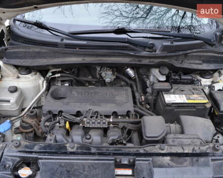 Белый Хендай их35, объемом двигателя 2.36 л и пробегом 202 тыс. км за 11300 $, фото 37 на Automoto.ua