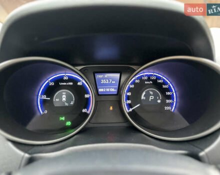 Белый Хендай их35, объемом двигателя 2 л и пробегом 218 тыс. км за 10400 $, фото 29 на Automoto.ua