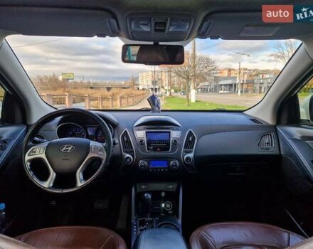 Белый Хендай их35, объемом двигателя 2.4 л и пробегом 208 тыс. км за 12700 $, фото 8 на Automoto.ua
