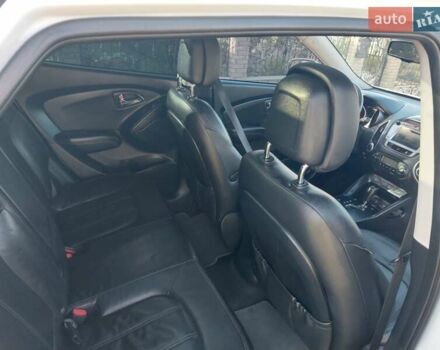 Белый Хендай их35, объемом двигателя 2 л и пробегом 172 тыс. км за 12200 $, фото 20 на Automoto.ua
