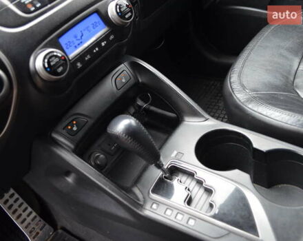 Белый Хендай их35, объемом двигателя 2.36 л и пробегом 202 тыс. км за 11300 $, фото 33 на Automoto.ua