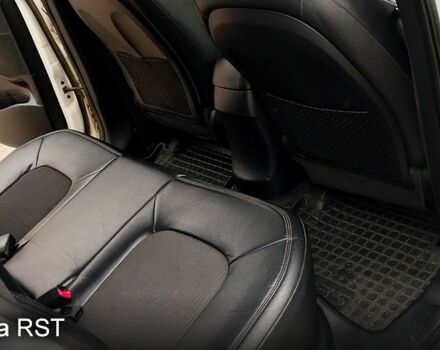 Белый Хендай их35, объемом двигателя 2 л и пробегом 215 тыс. км за 9900 $, фото 9 на Automoto.ua