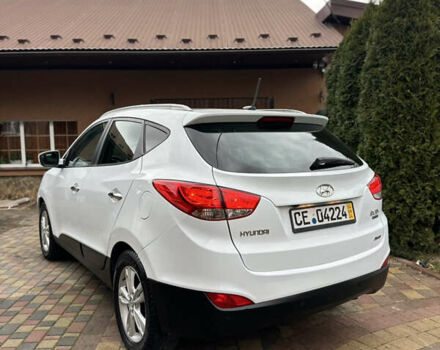 Белый Хендай их35, объемом двигателя 2 л и пробегом 218 тыс. км за 10400 $, фото 4 на Automoto.ua