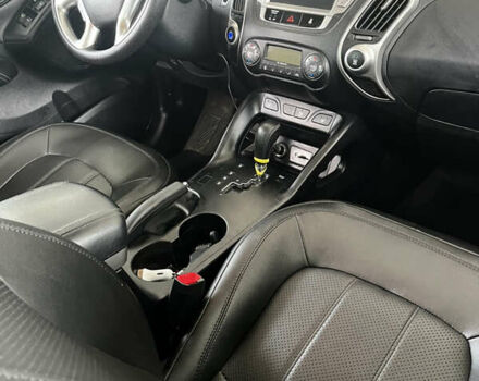 Белый Хендай их35, объемом двигателя 2 л и пробегом 221 тыс. км за 11200 $, фото 13 на Automoto.ua