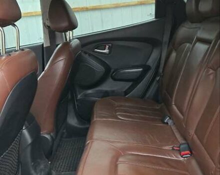 Белый Хендай их35, объемом двигателя 2.4 л и пробегом 205 тыс. км за 12500 $, фото 7 на Automoto.ua