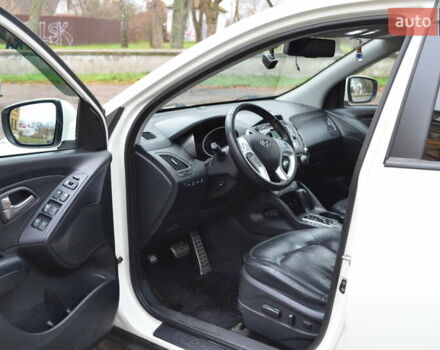 Белый Хендай их35, объемом двигателя 2.36 л и пробегом 202 тыс. км за 11300 $, фото 9 на Automoto.ua