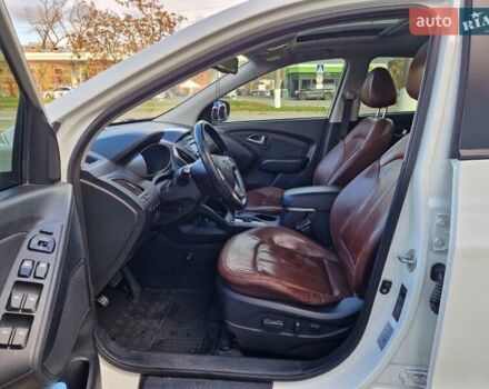 Белый Хендай их35, объемом двигателя 2.4 л и пробегом 208 тыс. км за 12700 $, фото 6 на Automoto.ua