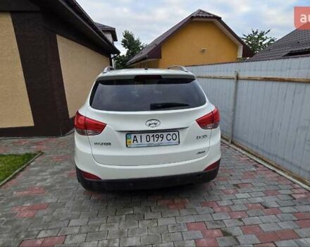 Белый Хендай их35, объемом двигателя 2.4 л и пробегом 205 тыс. км за 12500 $, фото 2 на Automoto.ua