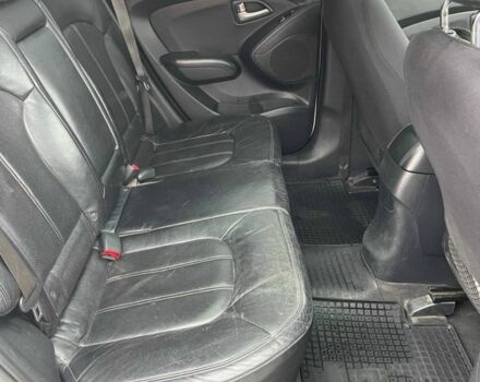 Белый Хендай их35, объемом двигателя 2.4 л и пробегом 202 тыс. км за 11000 $, фото 5 на Automoto.ua