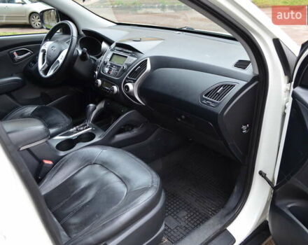 Белый Хендай их35, объемом двигателя 2.36 л и пробегом 202 тыс. км за 11300 $, фото 16 на Automoto.ua