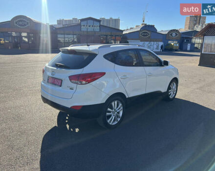 Белый Хендай их35, объемом двигателя 2 л и пробегом 164 тыс. км за 12450 $, фото 4 на Automoto.ua