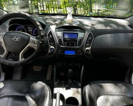 Белый Хендай их35, объемом двигателя 2 л и пробегом 162 тыс. км за 11300 $, фото 21 на Automoto.ua