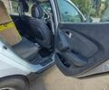 Белый Хендай их35, объемом двигателя 2 л и пробегом 200 тыс. км за 4550 $, фото 6 на Automoto.ua