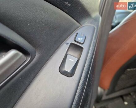 Белый Хендай их35, объемом двигателя 2.4 л и пробегом 208 тыс. км за 12700 $, фото 10 на Automoto.ua