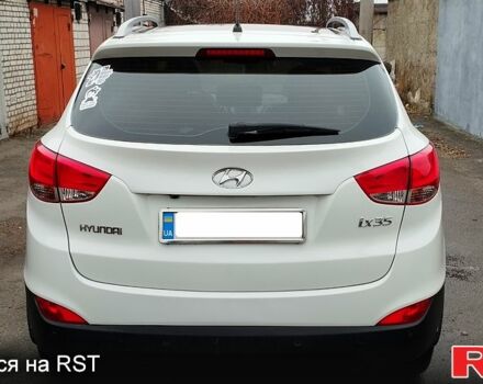 Белый Хендай их35, объемом двигателя 2 л и пробегом 215 тыс. км за 9900 $, фото 3 на Automoto.ua