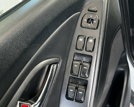 Белый Хендай их35, объемом двигателя 2 л и пробегом 221 тыс. км за 11200 $, фото 18 на Automoto.ua