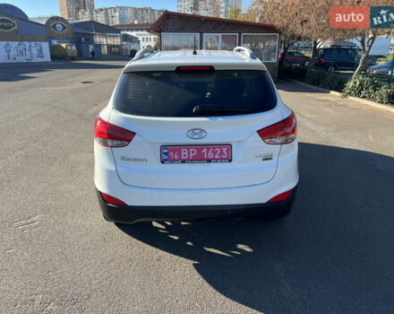 Белый Хендай их35, объемом двигателя 2 л и пробегом 164 тыс. км за 12450 $, фото 5 на Automoto.ua