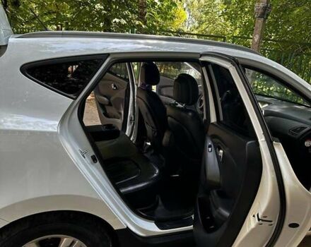 Белый Хендай их35, объемом двигателя 2 л и пробегом 162 тыс. км за 11300 $, фото 25 на Automoto.ua