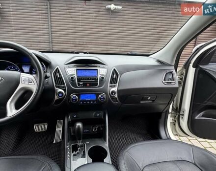 Белый Хендай их35, объемом двигателя 2.36 л и пробегом 111 тыс. км за 11999 $, фото 30 на Automoto.ua