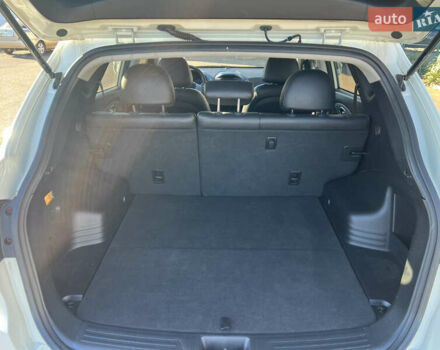 Белый Хендай их35, объемом двигателя 2 л и пробегом 164 тыс. км за 12450 $, фото 16 на Automoto.ua