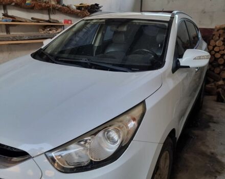 Белый Хендай их35, объемом двигателя 0 л и пробегом 152 тыс. км за 12000 $, фото 4 на Automoto.ua