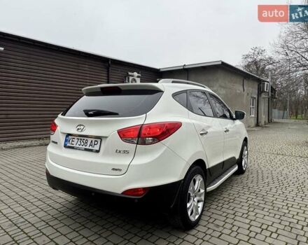 Белый Хендай их35, объемом двигателя 2.36 л и пробегом 111 тыс. км за 11999 $, фото 14 на Automoto.ua