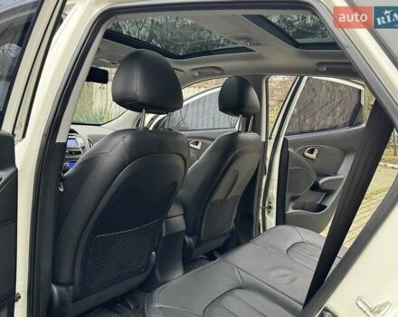 Белый Хендай их35, объемом двигателя 2.36 л и пробегом 111 тыс. км за 11999 $, фото 45 на Automoto.ua