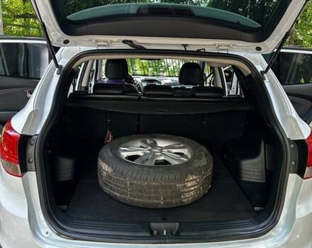 Белый Хендай их35, объемом двигателя 2 л и пробегом 162 тыс. км за 11300 $, фото 14 на Automoto.ua