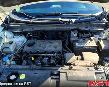 Білий Хендай іх35, об'ємом двигуна 2.4 л та пробігом 260 тис. км за 10350 $, фото 4 на Automoto.ua