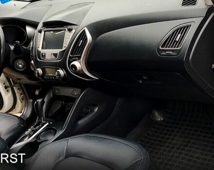 Белый Хендай их35, объемом двигателя 2 л и пробегом 215 тыс. км за 9900 $, фото 10 на Automoto.ua