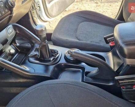 Белый Хендай их35, объемом двигателя 2 л и пробегом 226 тыс. км за 10300 $, фото 12 на Automoto.ua