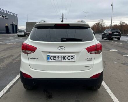 Белый Хендай их35, объемом двигателя 2.4 л и пробегом 202 тыс. км за 11000 $, фото 3 на Automoto.ua