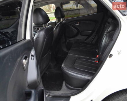 Белый Хендай их35, объемом двигателя 2.36 л и пробегом 202 тыс. км за 11300 $, фото 13 на Automoto.ua