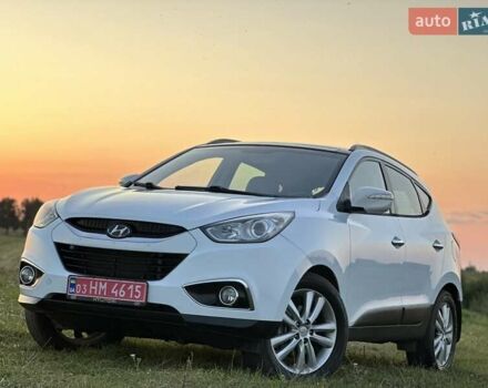 Белый Хендай их35, объемом двигателя 2 л и пробегом 247 тыс. км за 13400 $, фото 1 на Automoto.ua