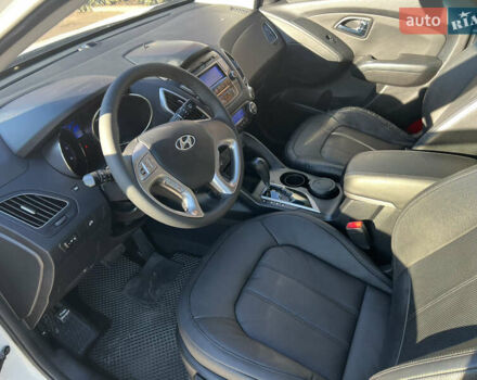 Белый Хендай их35, объемом двигателя 2 л и пробегом 164 тыс. км за 12450 $, фото 8 на Automoto.ua