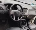 Белый Хендай их35, объемом двигателя 2 л и пробегом 215 тыс. км за 9900 $, фото 8 на Automoto.ua