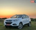 Белый Хендай их35, объемом двигателя 2 л и пробегом 247 тыс. км за 13400 $, фото 1 на Automoto.ua