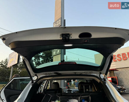 Белый Хендай их35, объемом двигателя 2 л и пробегом 220 тыс. км за 12500 $, фото 18 на Automoto.ua