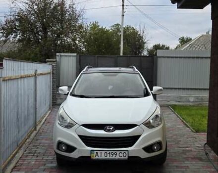 Белый Хендай их35, объемом двигателя 2.4 л и пробегом 205 тыс. км за 12500 $, фото 3 на Automoto.ua